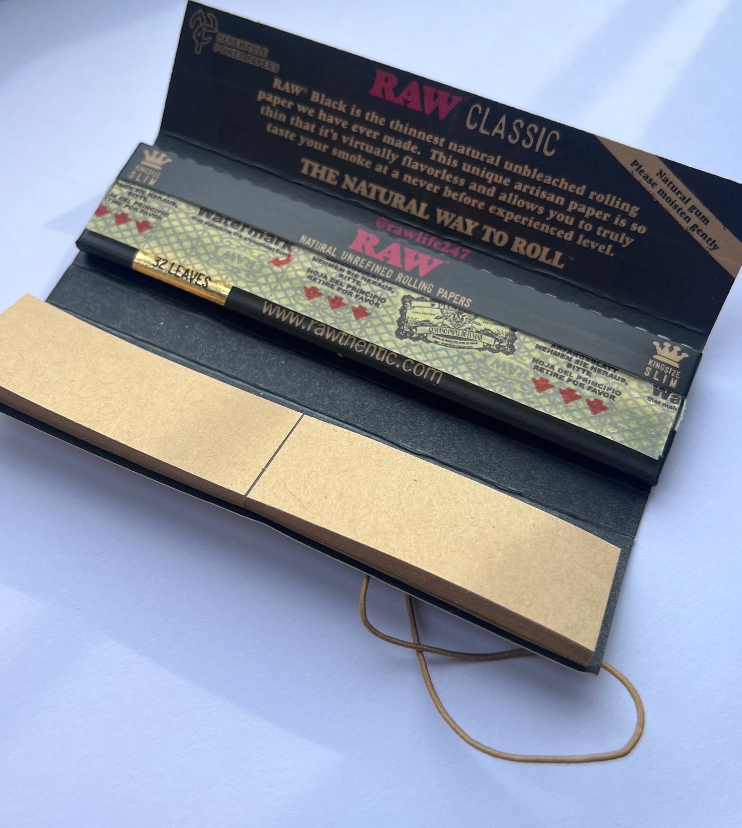 RAW Black Connoisseur King Size Papers