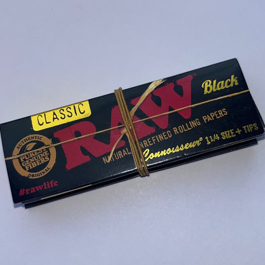 RAW Black Connoisseur 1 1/4 size + Tips